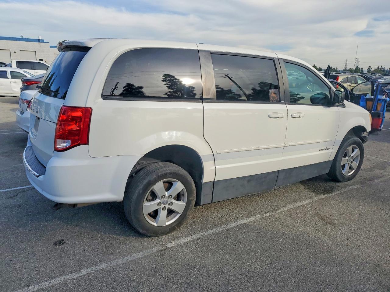 2013 DODGE GRAND CARAVAN SE photo 3