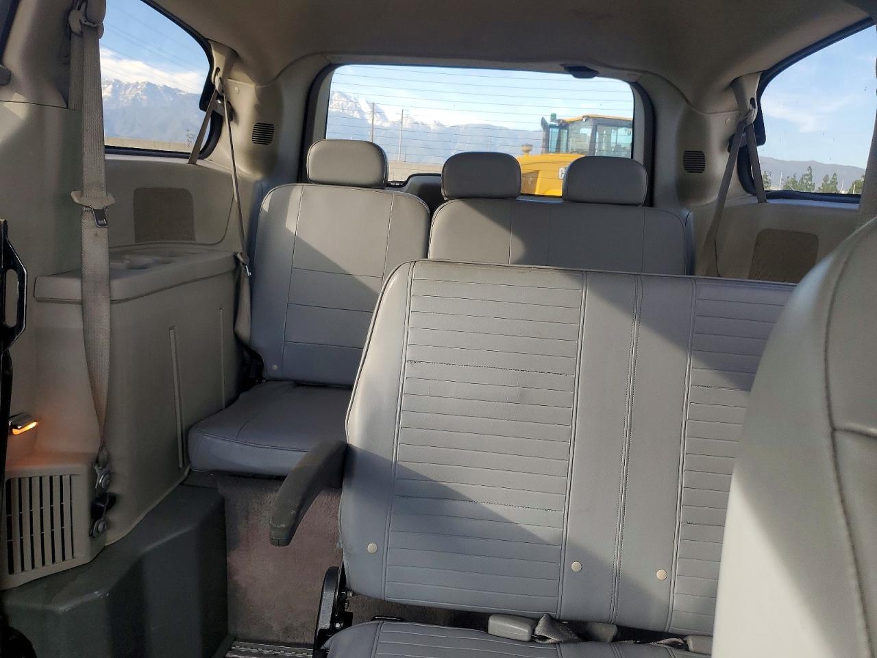 2013 DODGE GRAND CARAVAN SE photo 10