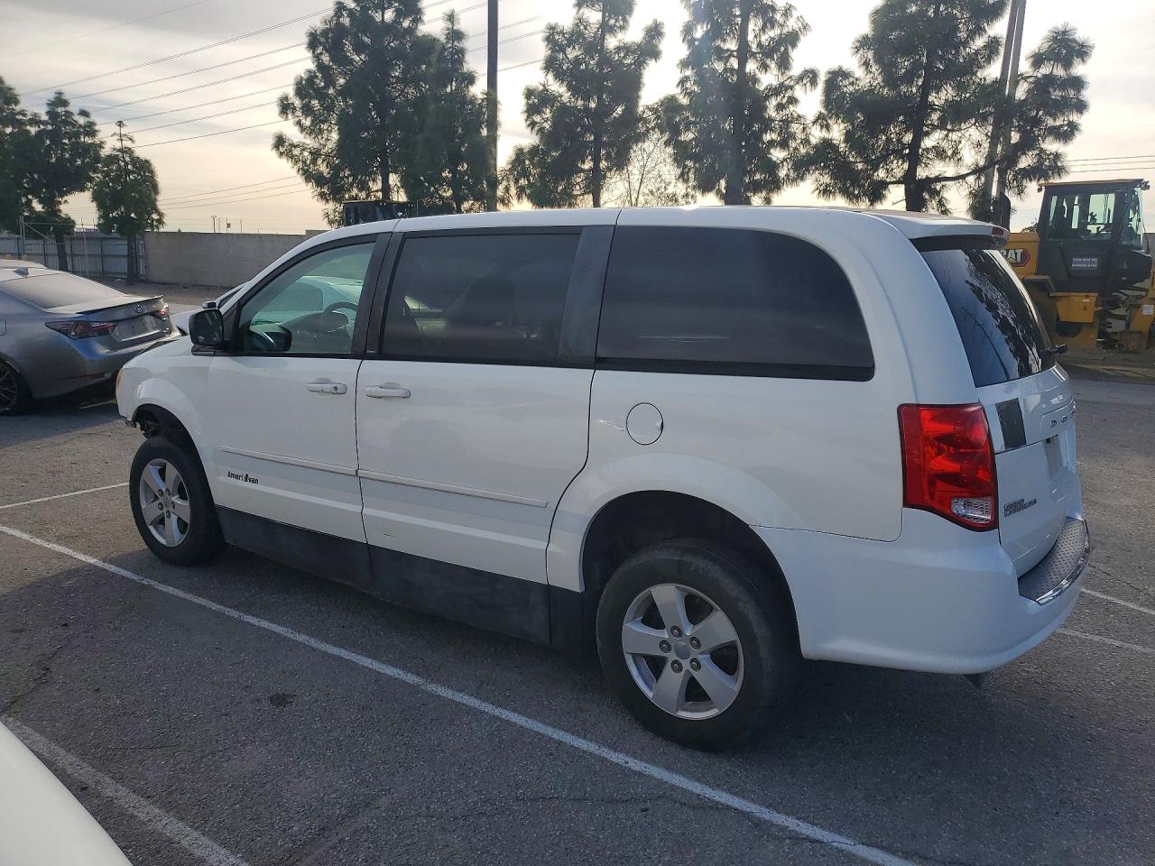 2013 DODGE GRAND CARAVAN SE photo 2