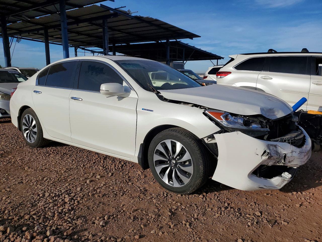 2017 HONDA ACCORD HYBRID photo 4