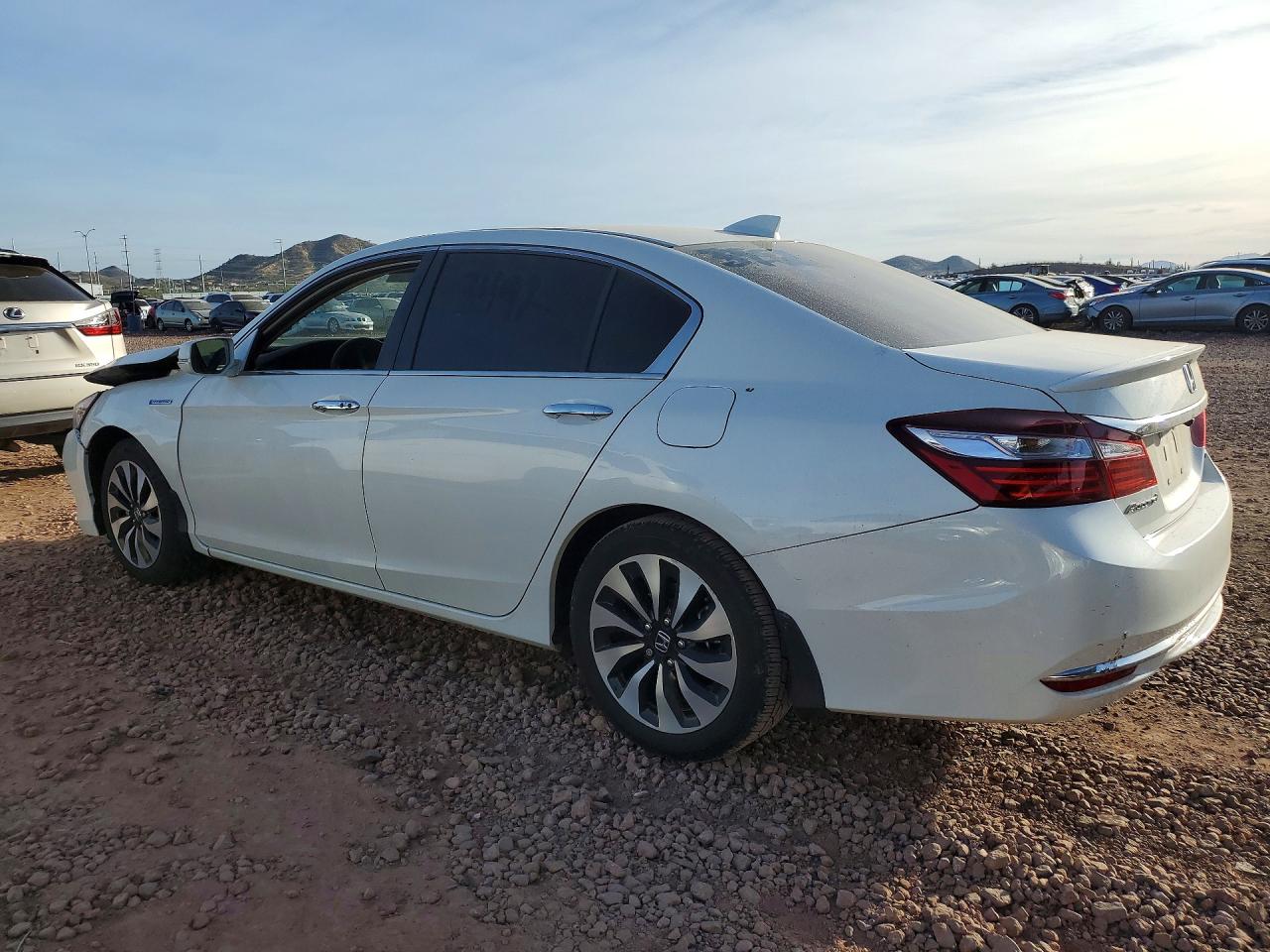 2017 HONDA ACCORD HYBRID photo 2