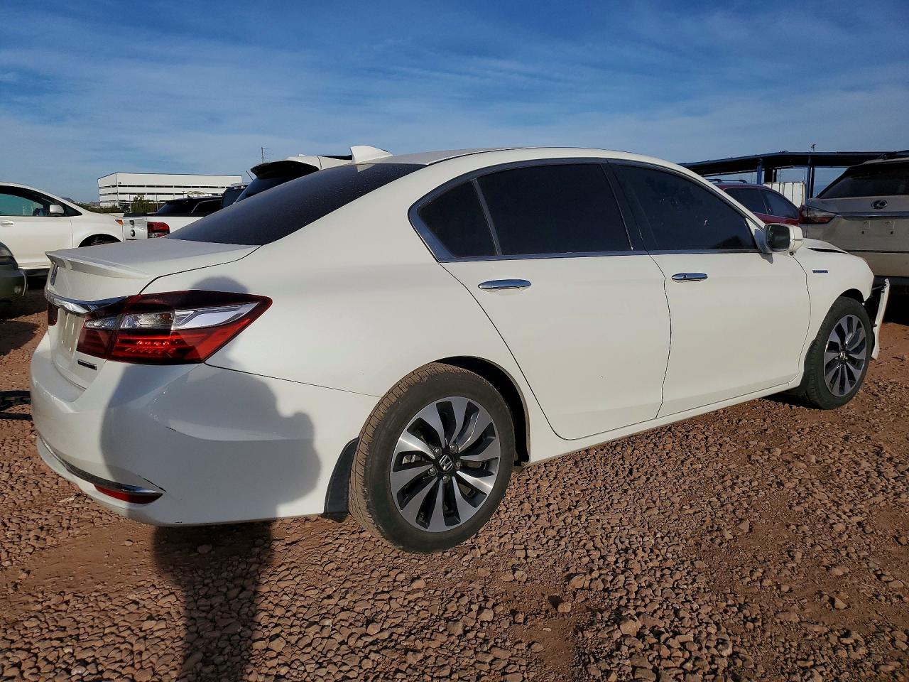 2017 HONDA ACCORD HYBRID photo 3