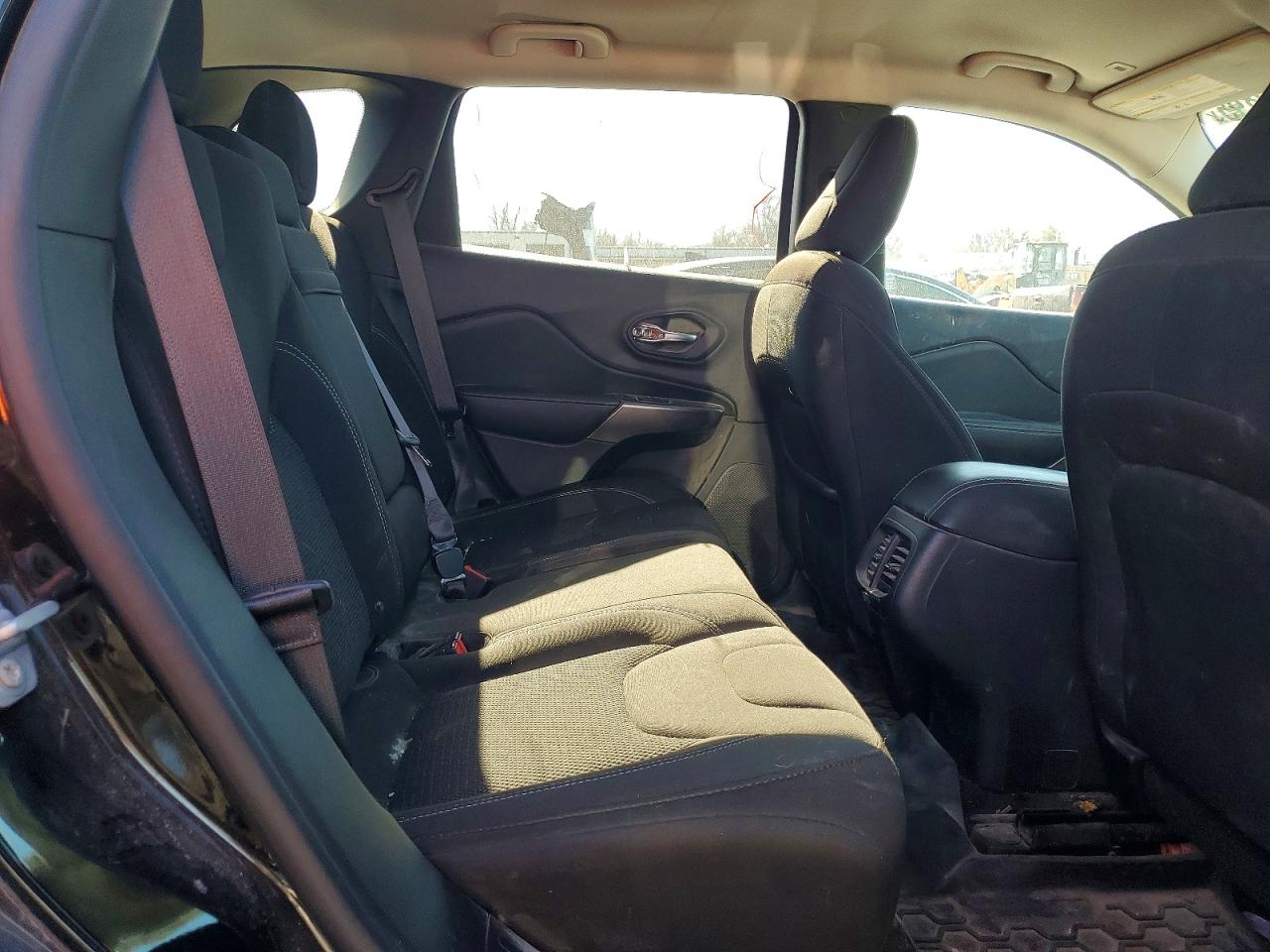 2019 JEEP CHEROKEE LATITUDE photo 31