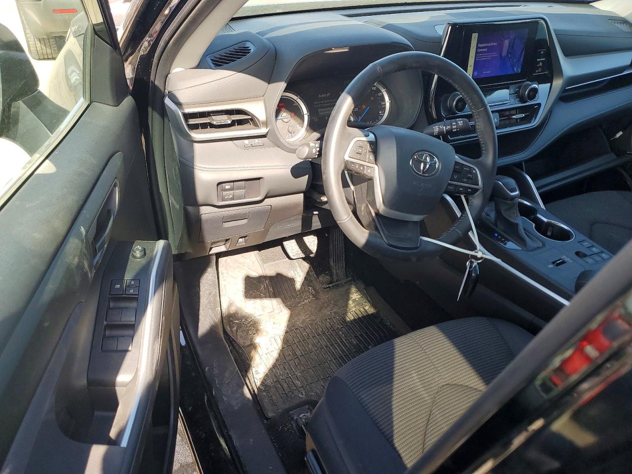 2024 TOYOTA HIGHLANDER HYBRID LE photo 8