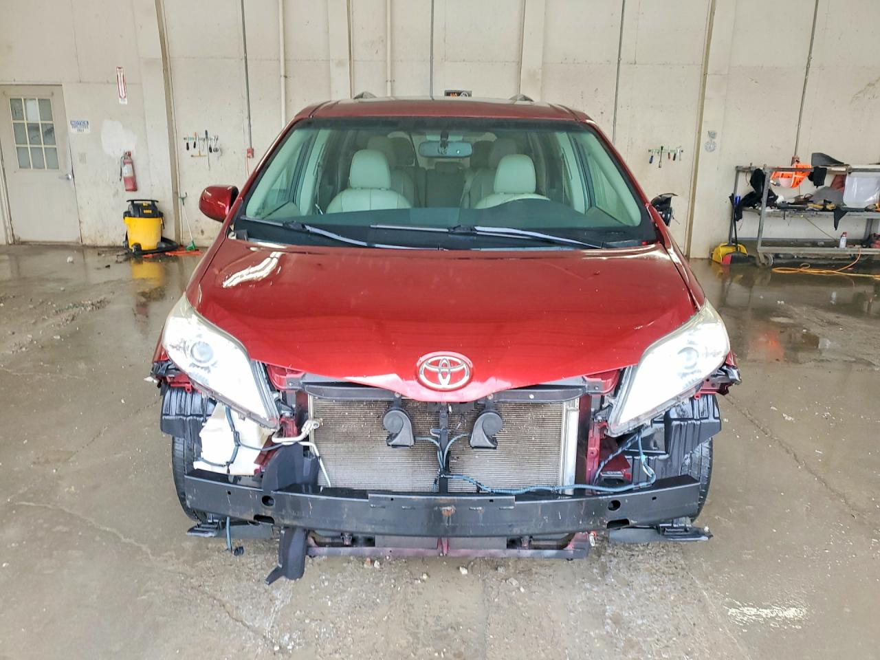 2014 TOYOTA SIENNA XLE 8-PASSENGER photo 5