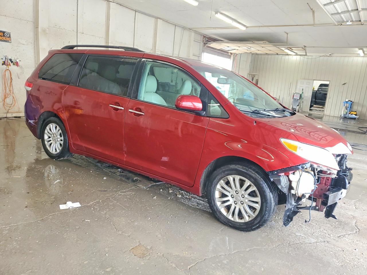 2014 TOYOTA SIENNA XLE 8-PASSENGER photo 4