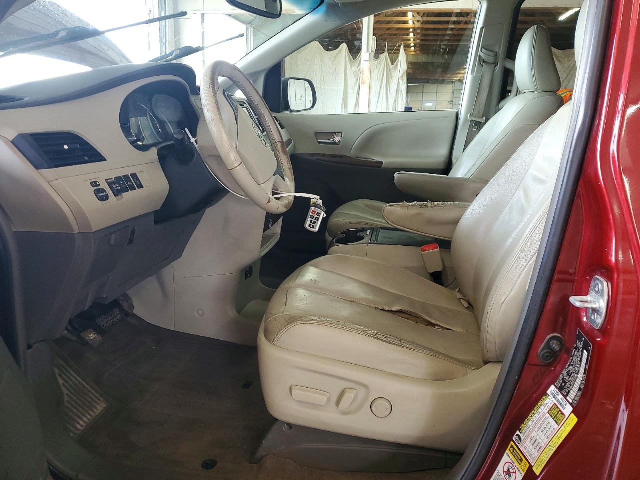 2014 TOYOTA SIENNA XLE 8-PASSENGER photo 7