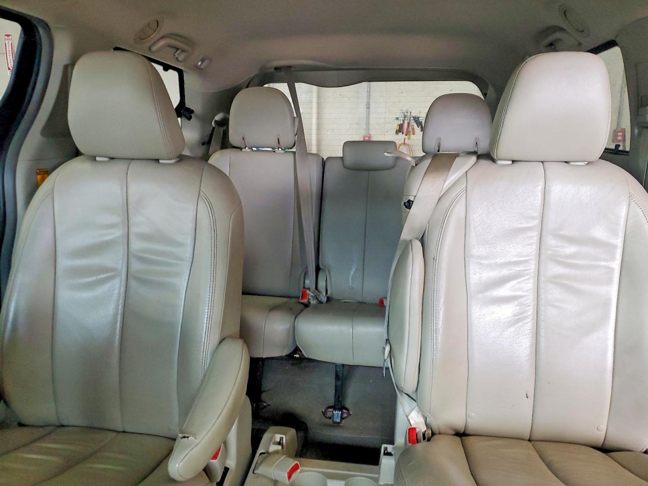 2014 TOYOTA SIENNA XLE 8-PASSENGER photo 10