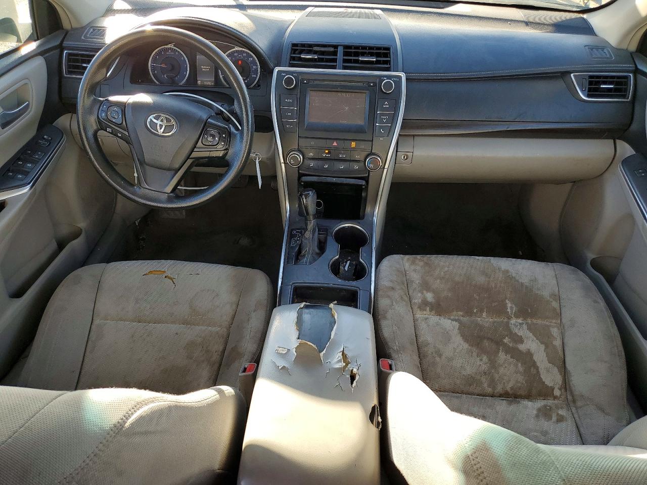 2016 TOYOTA CAMRY LE photo 8