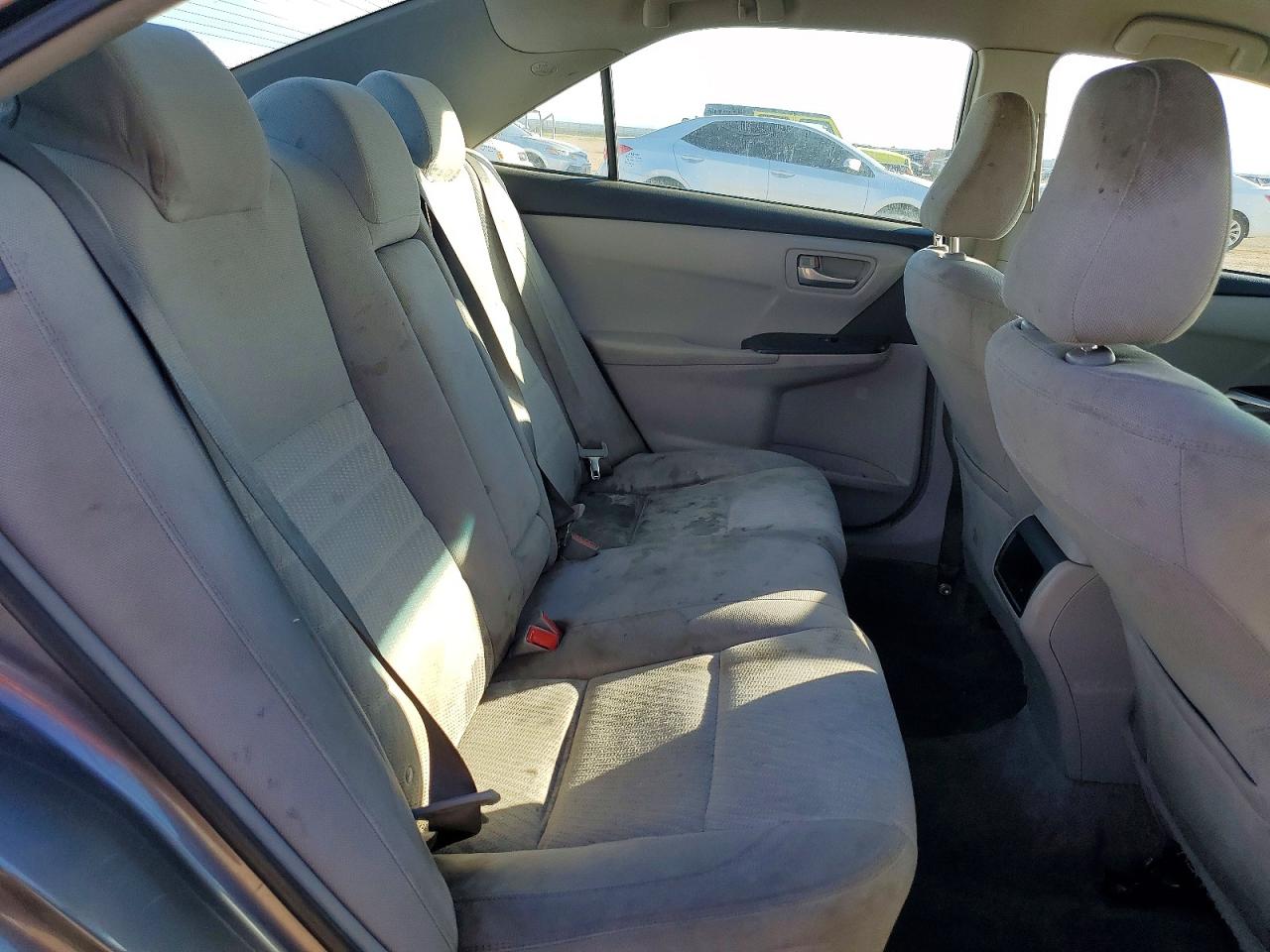 2016 TOYOTA CAMRY LE photo 10
