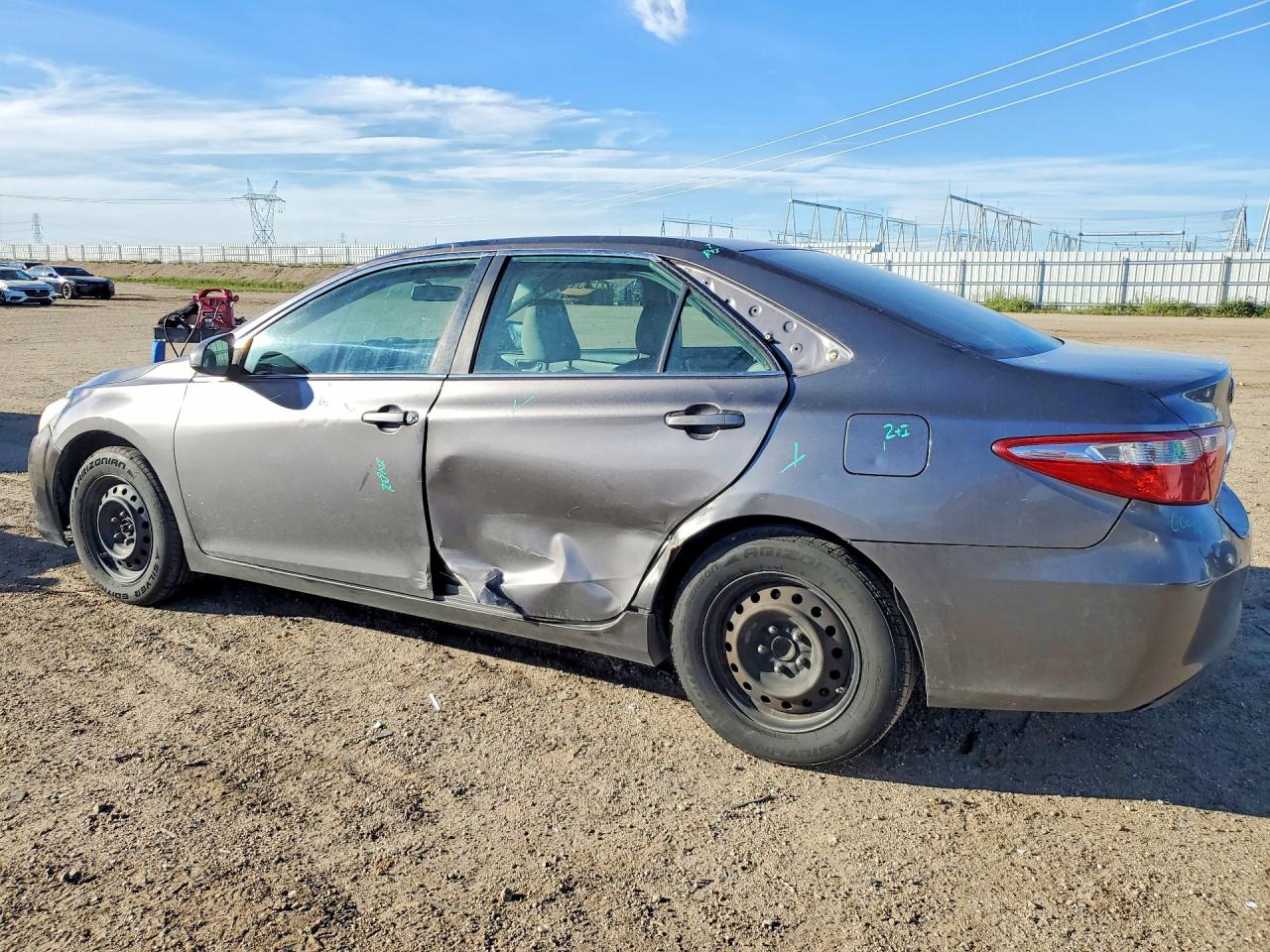 2016 TOYOTA CAMRY LE photo 2