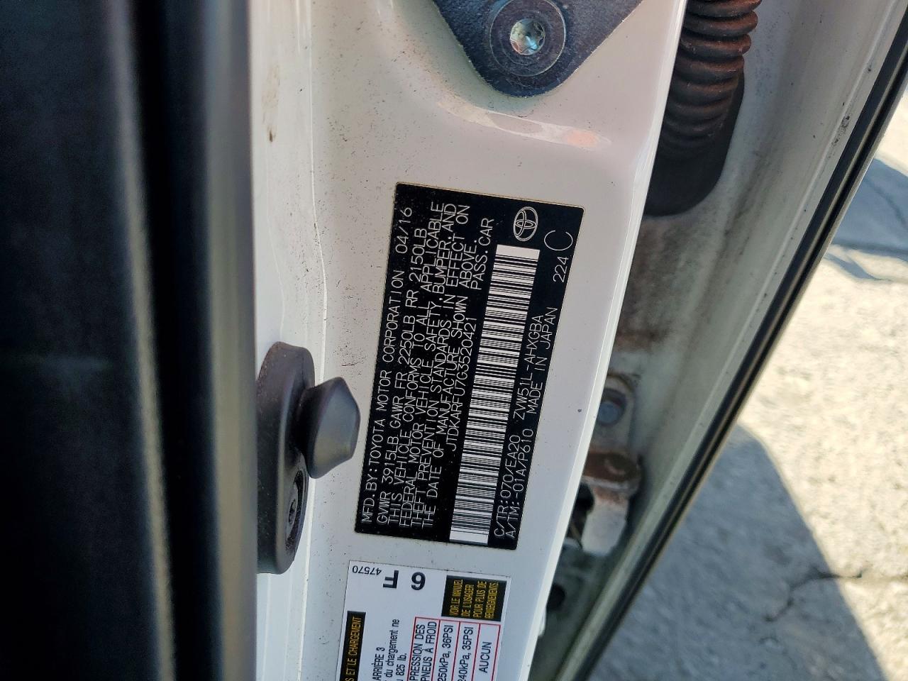 2016 TOYOTA PRIUS FOUR photo 23