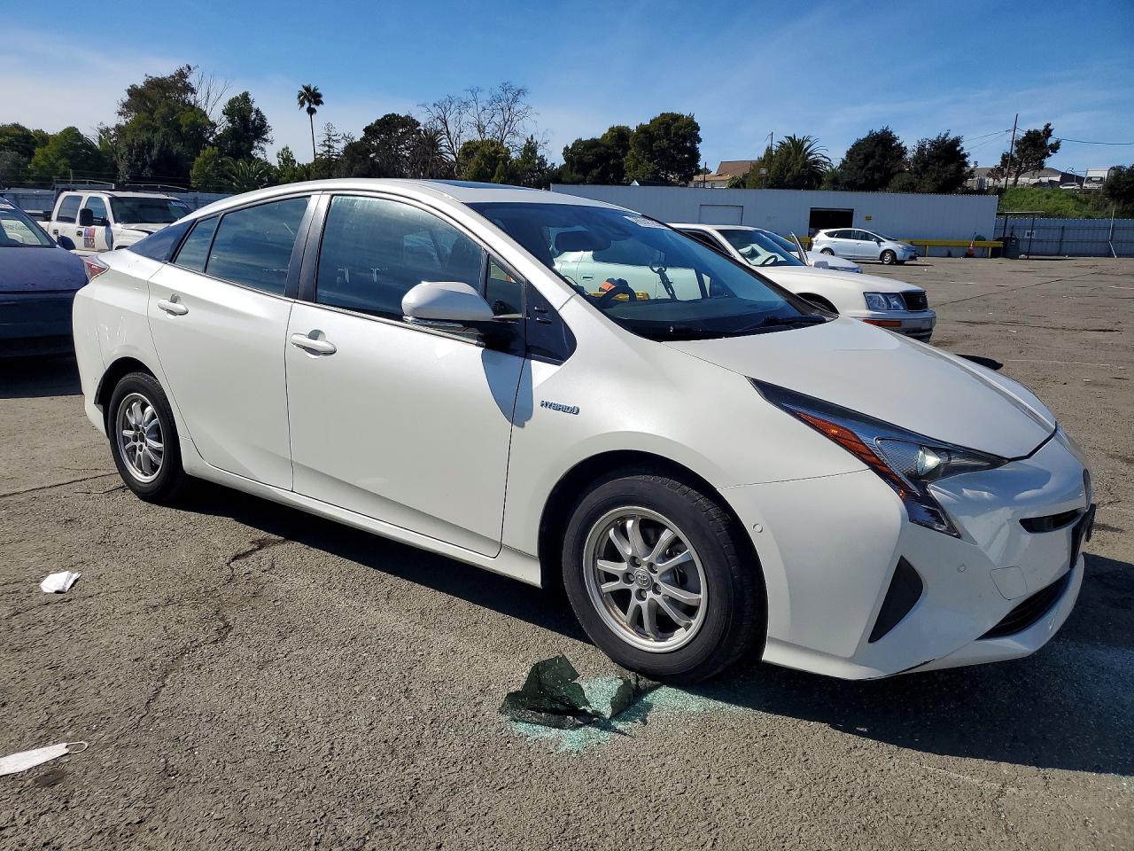 2016 TOYOTA PRIUS FOUR photo 7