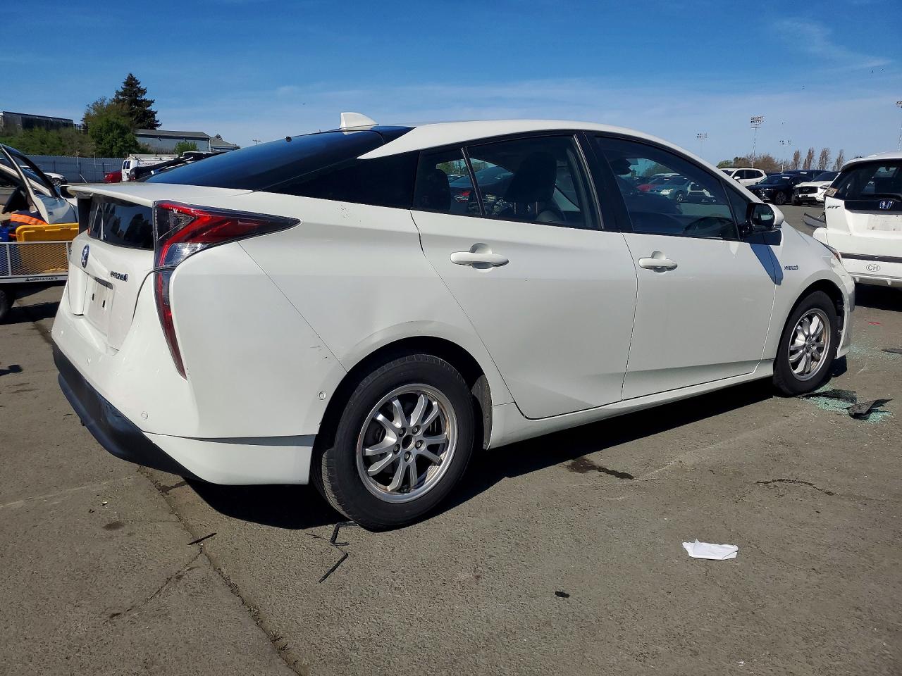 2016 TOYOTA PRIUS FOUR photo 5
