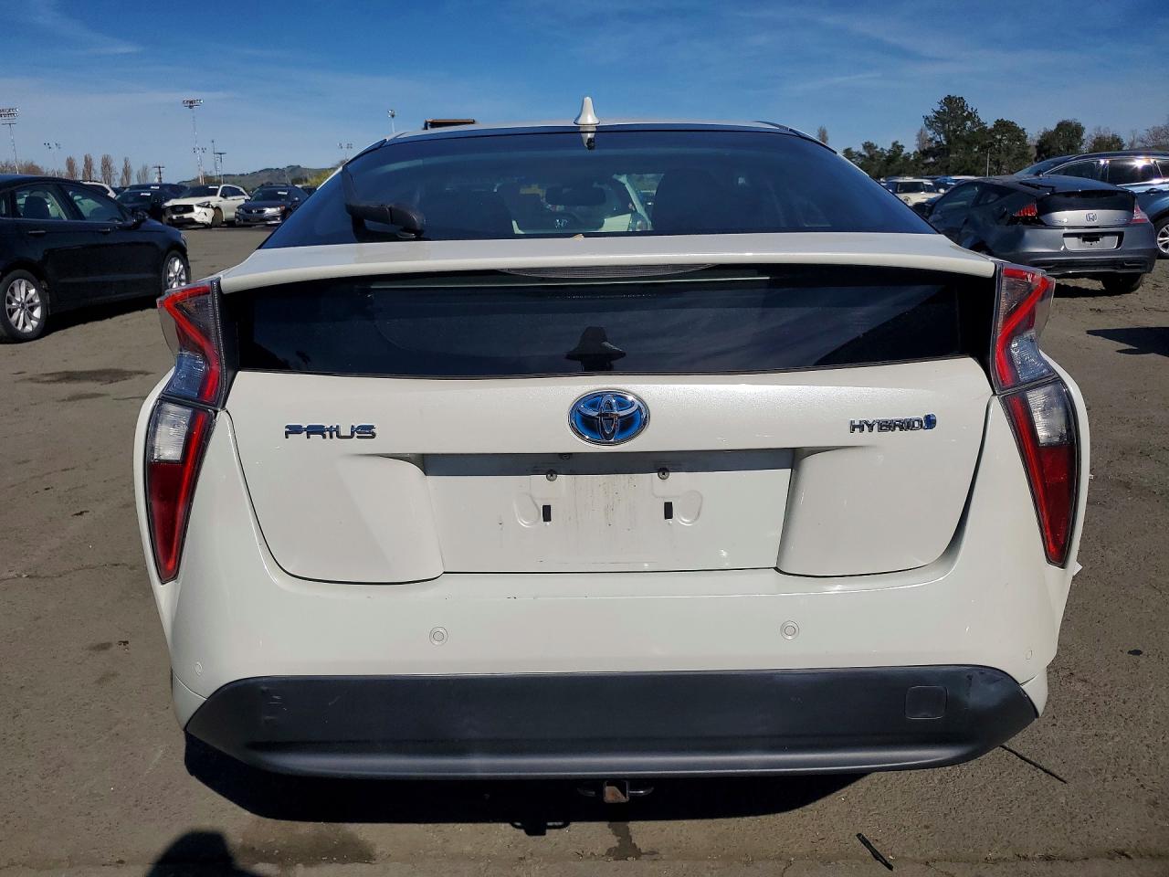 2016 TOYOTA PRIUS FOUR photo 11