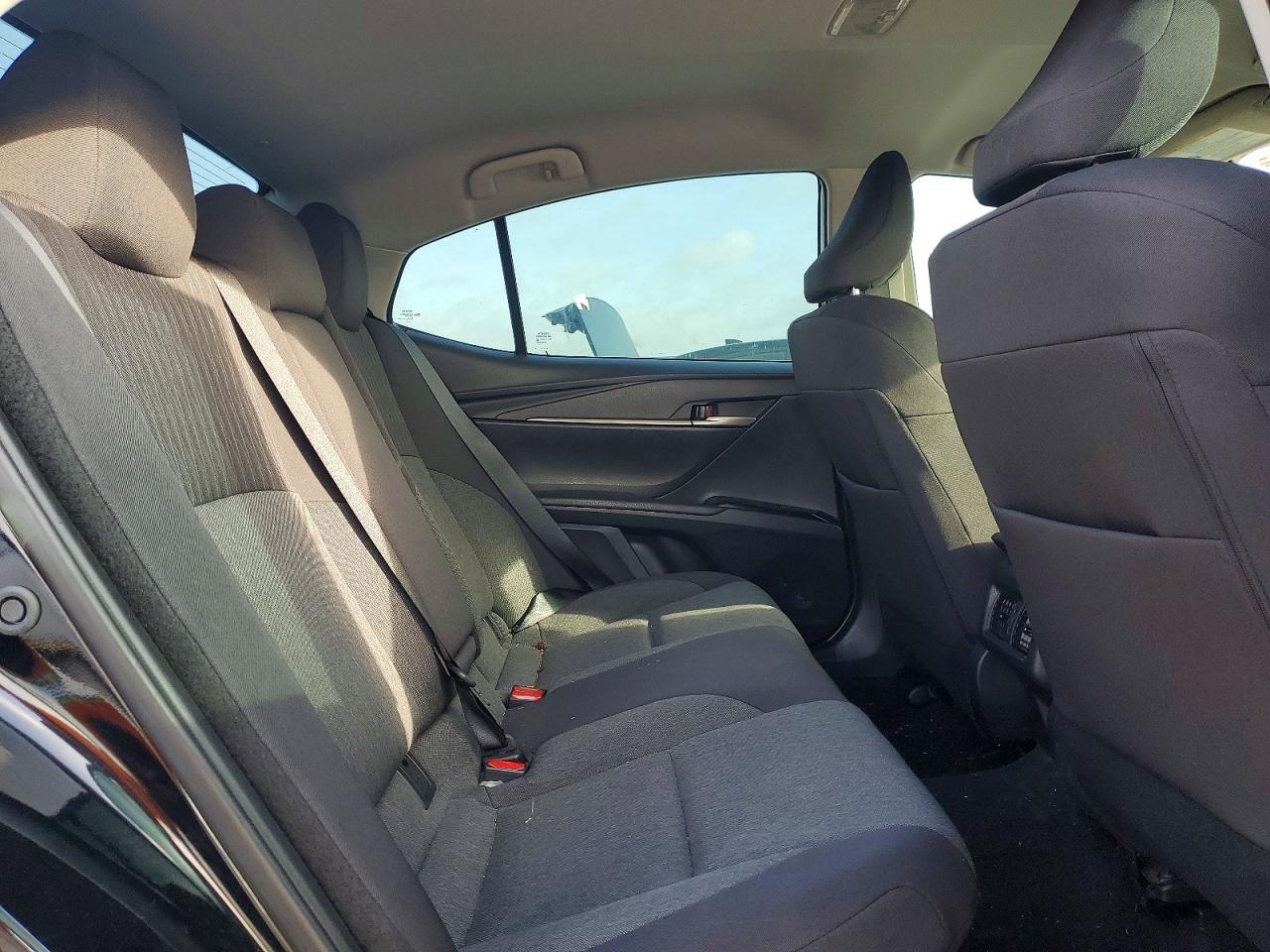 2025 TOYOTA CAMRY LE photo 10