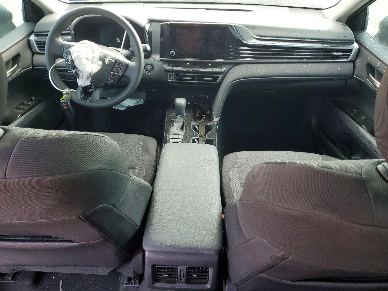 2025 TOYOTA CAMRY LE photo 8