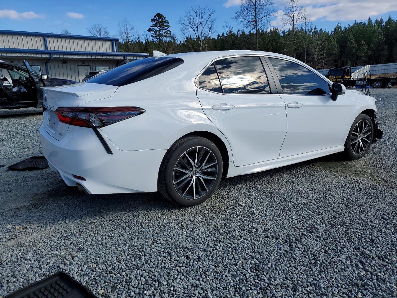 2024 TOYOTA CAMRY SE photo 5