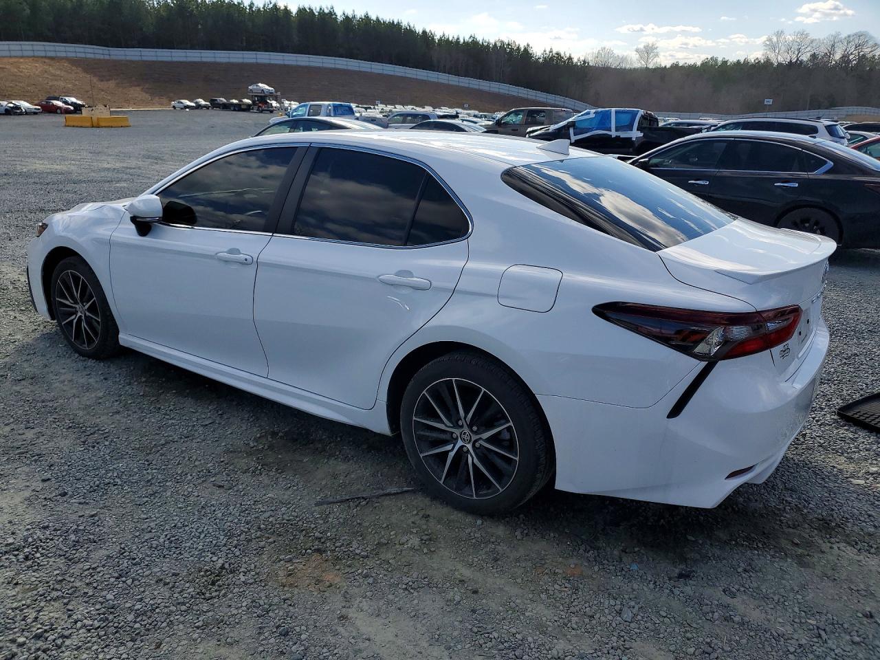 2024 TOYOTA CAMRY SE photo 3