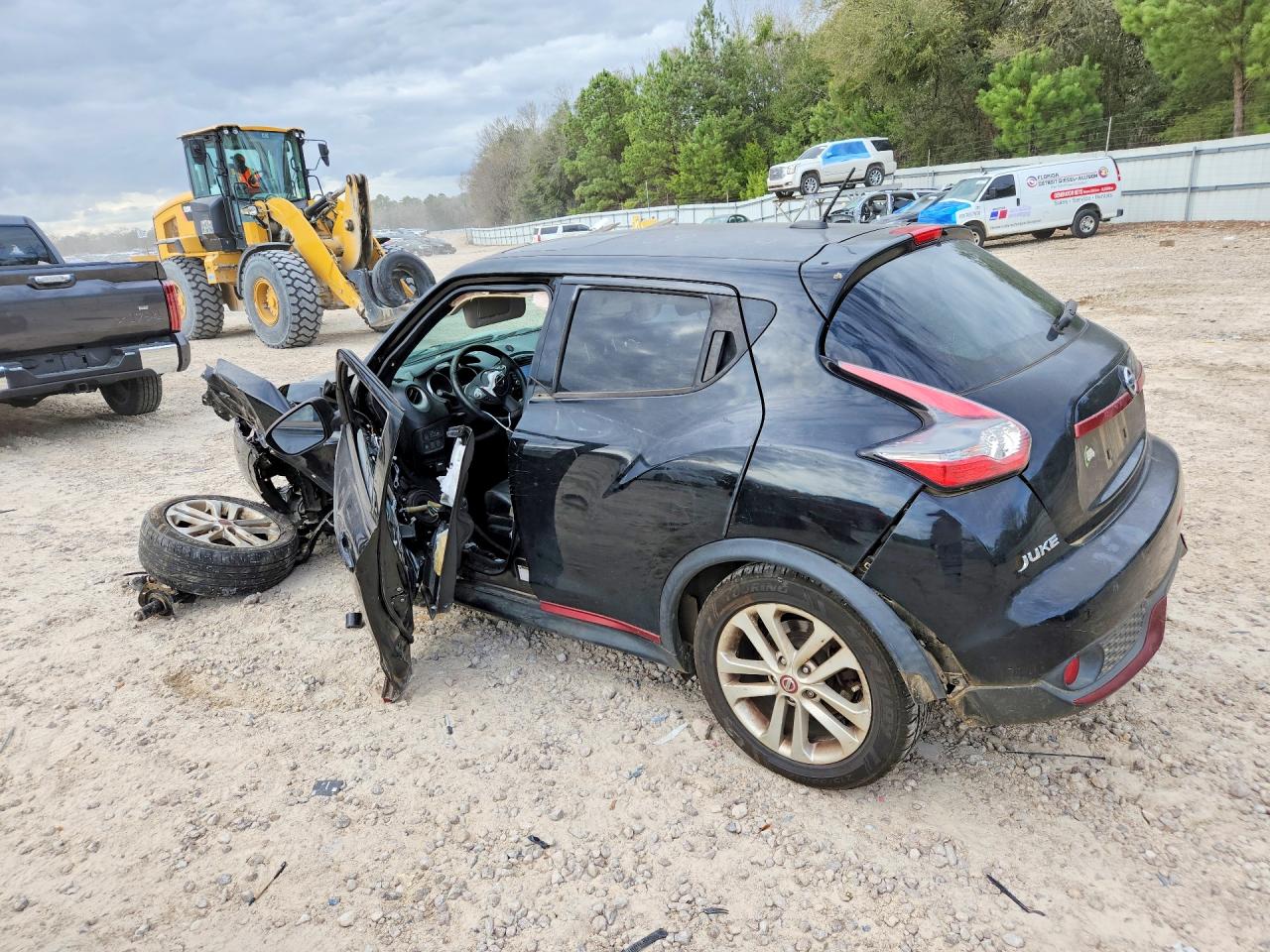2015 NISSAN JUKE SL photo 2