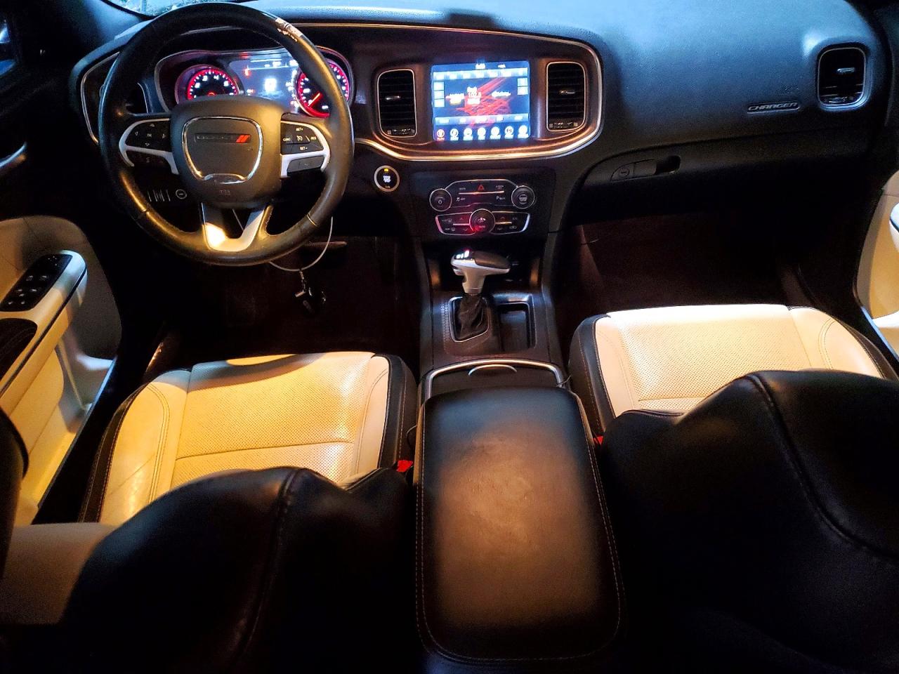 2017 DODGE CHARGER SXT photo 8