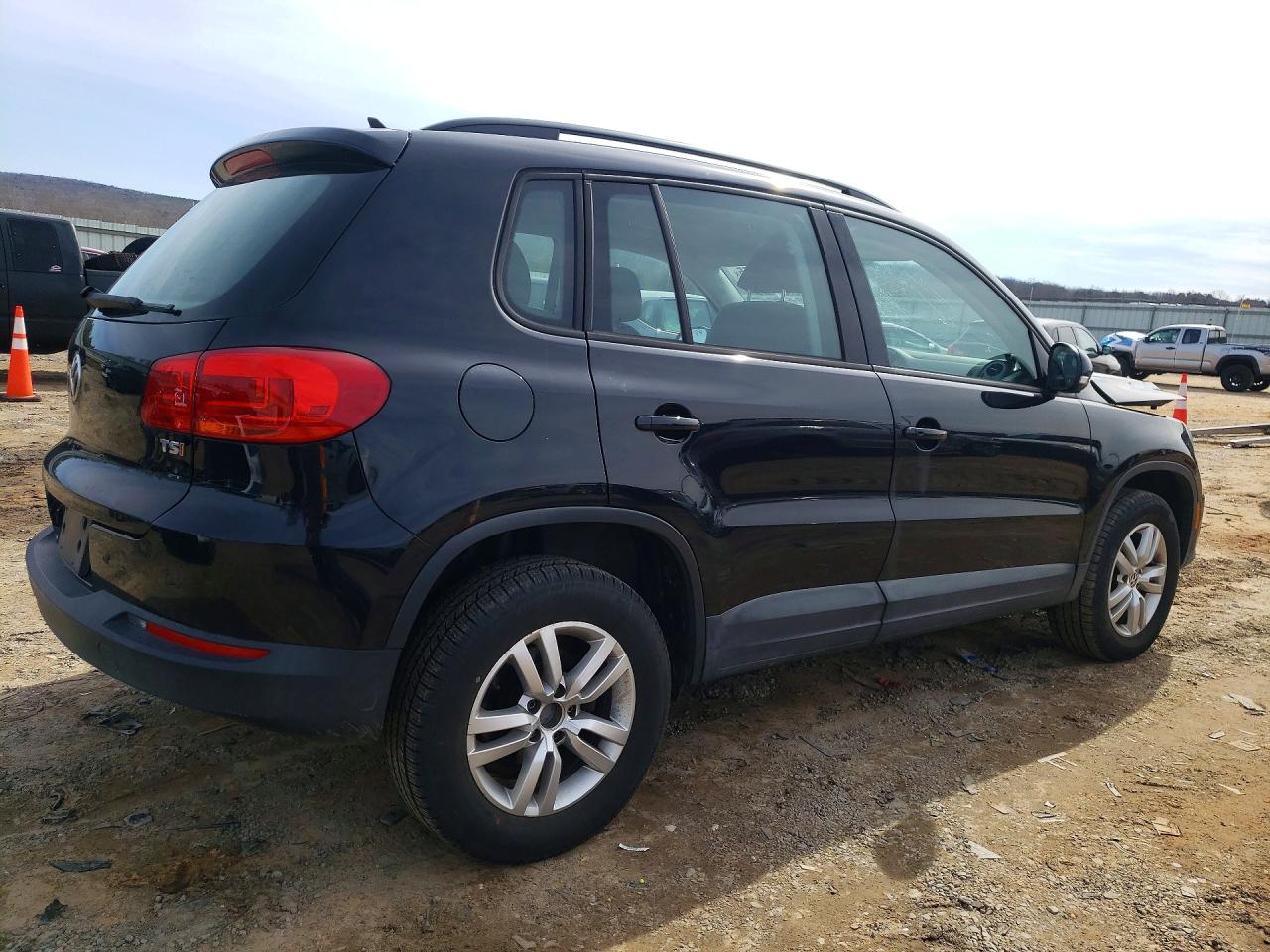 2017 VOLKSWAGEN TIGUAN S photo 3