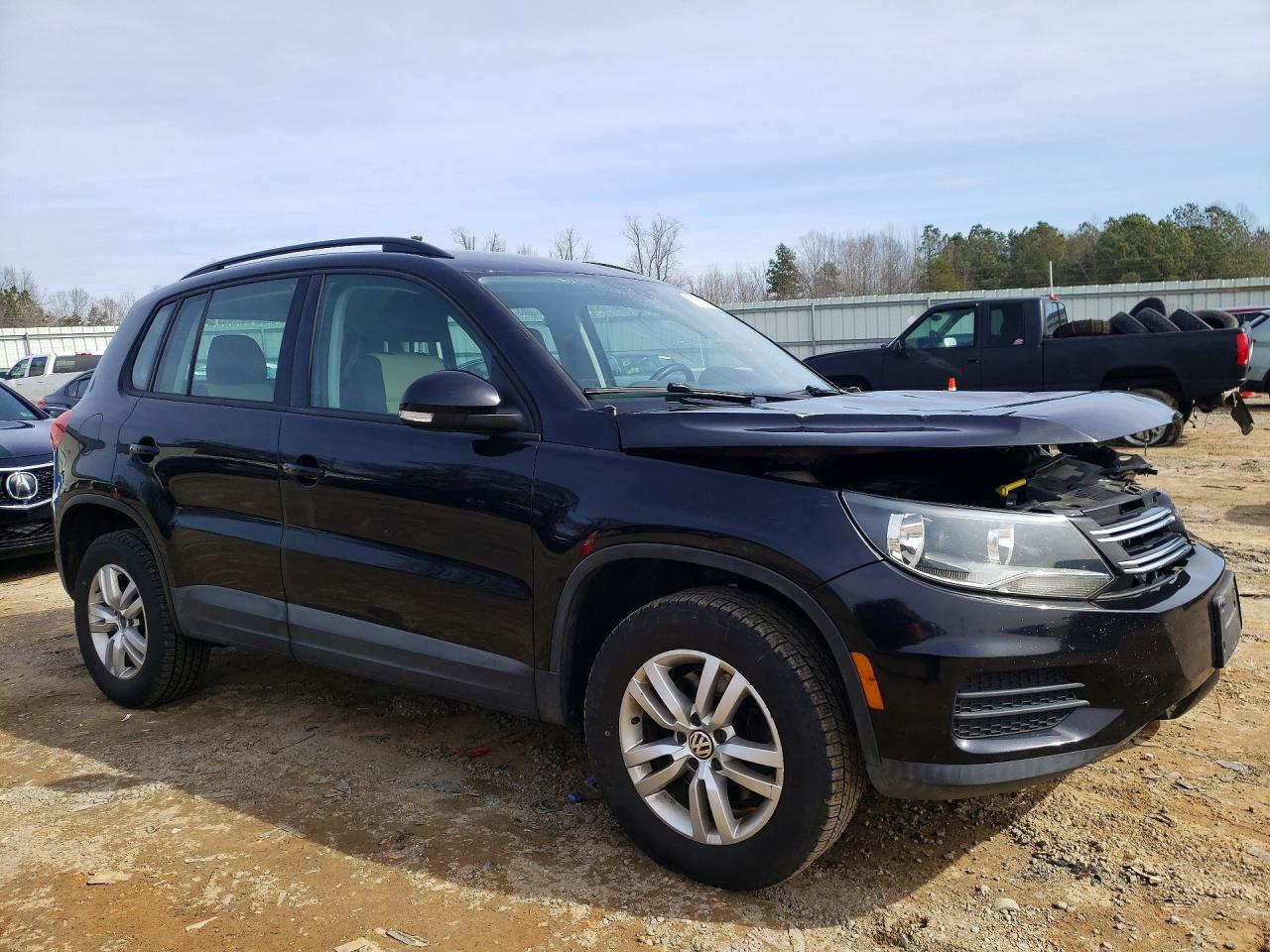 2017 VOLKSWAGEN TIGUAN S photo 4
