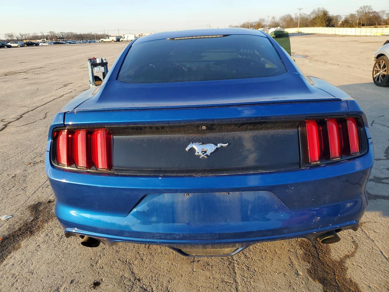 2017 FORD MUSTANG photo 16