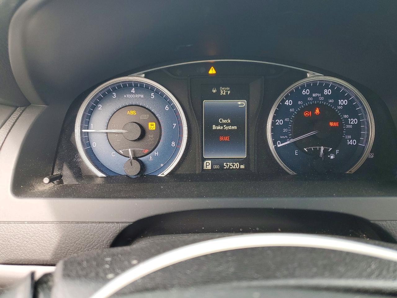 2016 TOYOTA CAMRY XLE photo 9