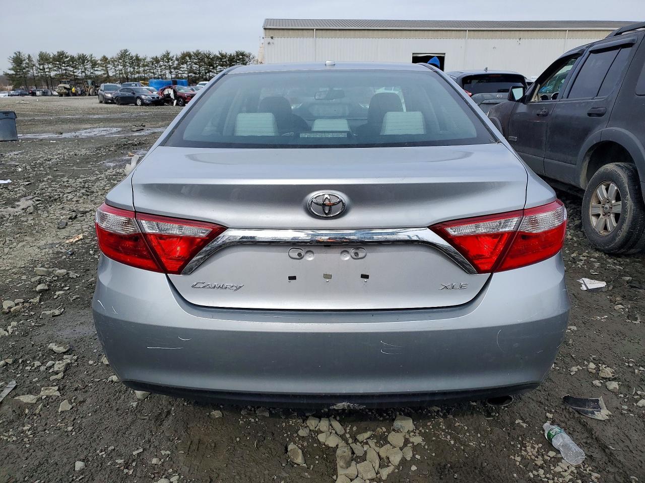 2016 TOYOTA CAMRY XLE photo 6