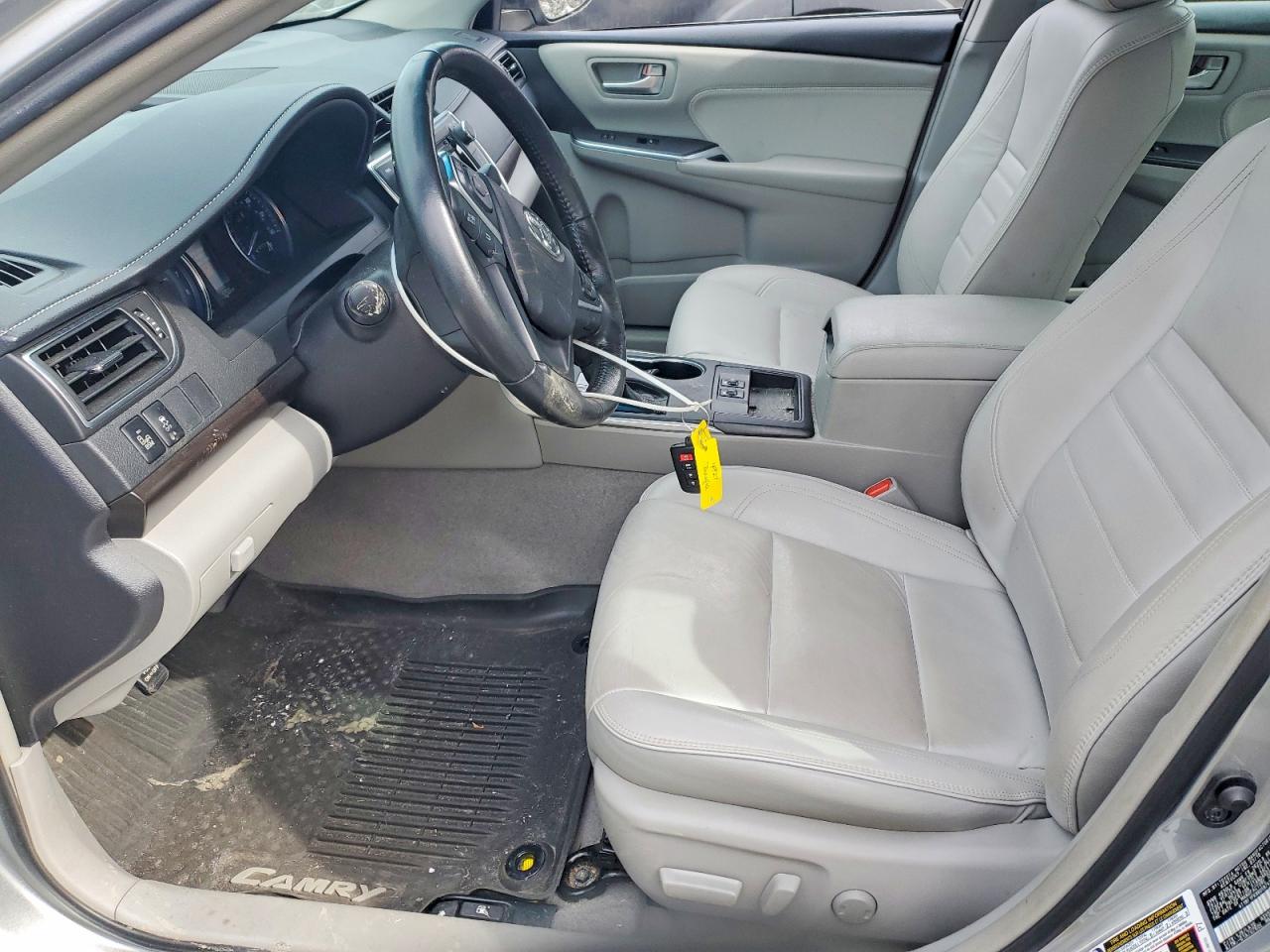 2016 TOYOTA CAMRY XLE photo 7