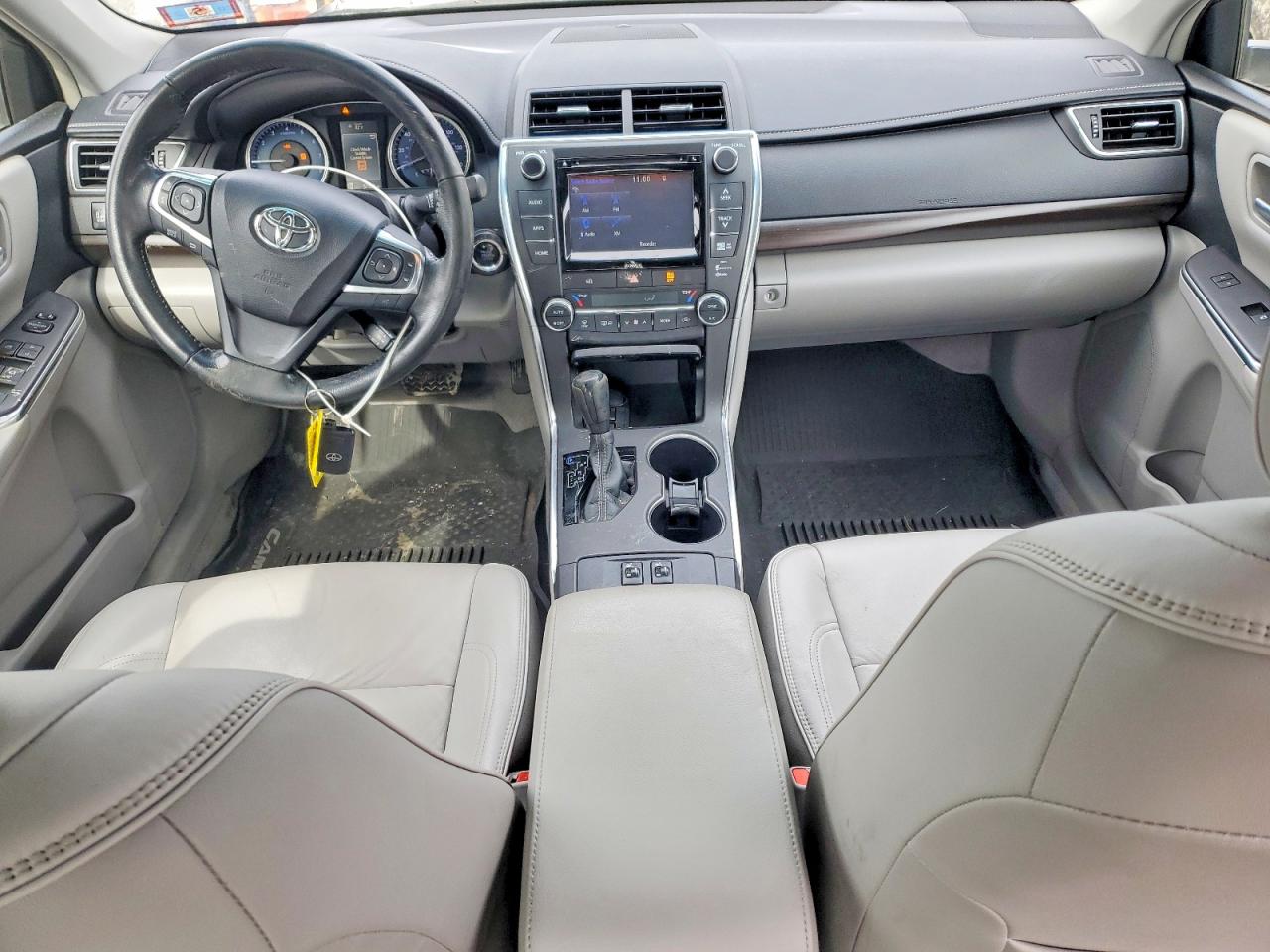 2016 TOYOTA CAMRY XLE photo 8