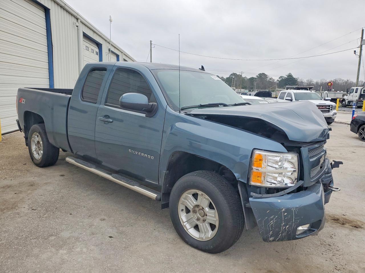 2009 CHEVROLET SILVERADO K1500 LT photo 4