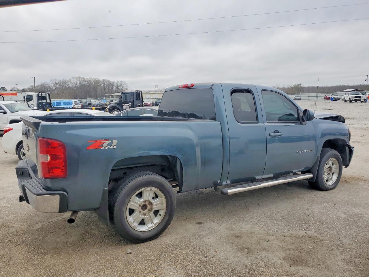 2009 CHEVROLET SILVERADO K1500 LT photo 3