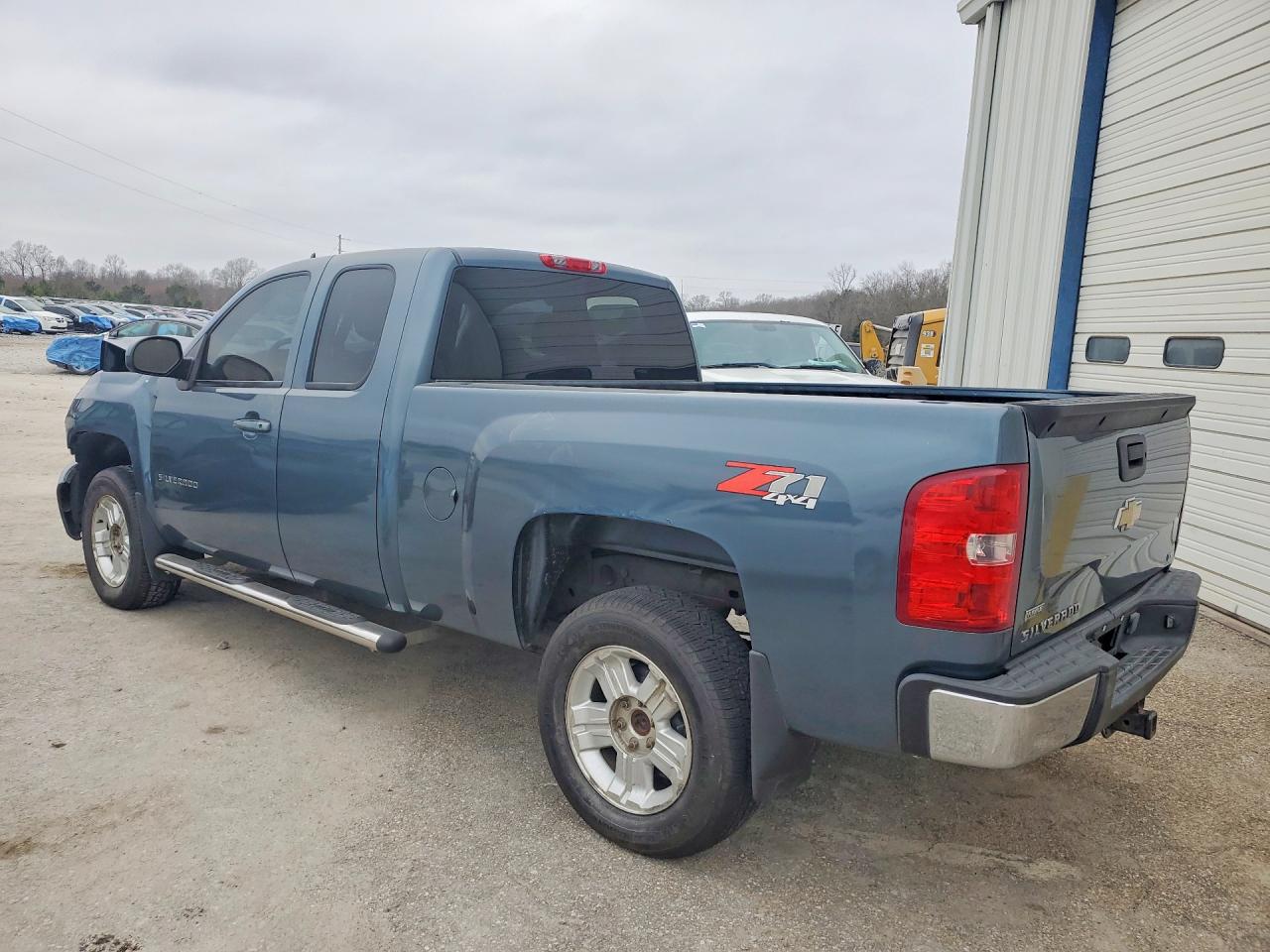 2009 CHEVROLET SILVERADO K1500 LT photo 2