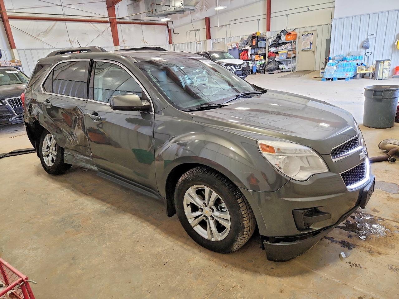 2013 CHEVROLET EQUINOX LT photo 4