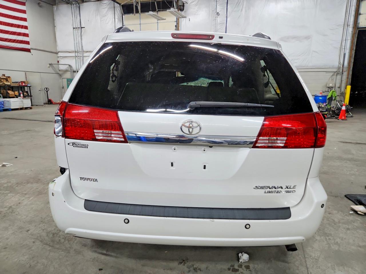 2004 TOYOTA SIENNA XLE LIMITED 7 PASSENGER photo 11