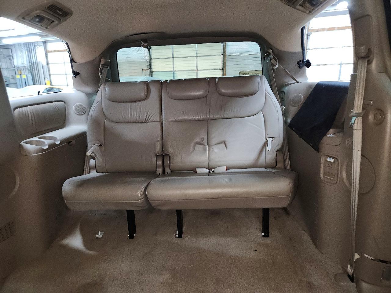2004 TOYOTA SIENNA XLE LIMITED 7 PASSENGER photo 19