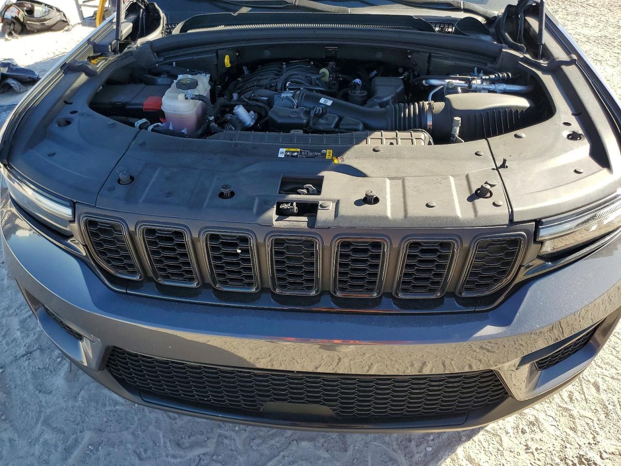 2024 JEEP GRAND CHEROKEE LAREDO photo 34
