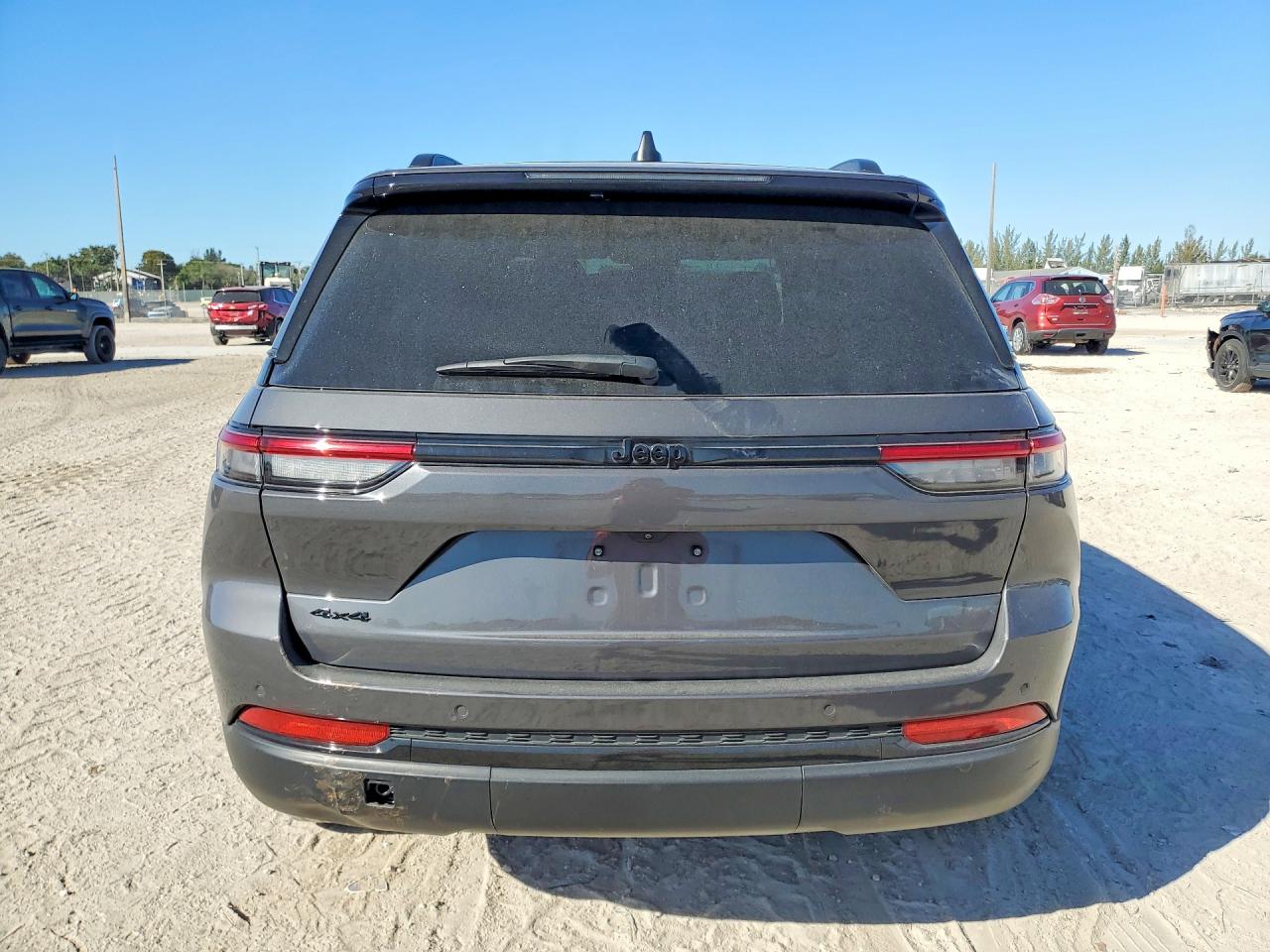 2024 JEEP GRAND CHEROKEE LAREDO photo 16