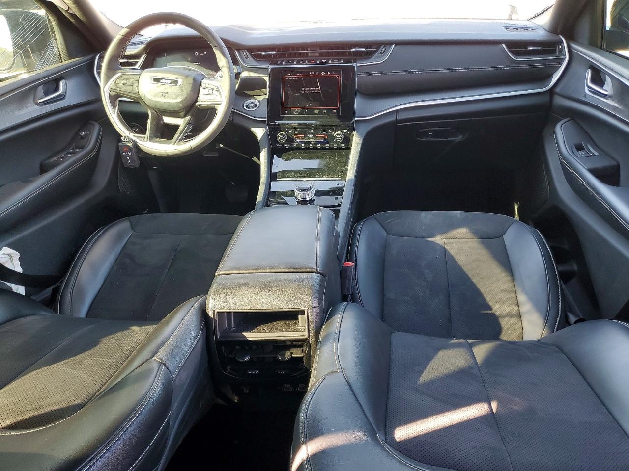 2024 JEEP GRAND CHEROKEE LAREDO photo 22