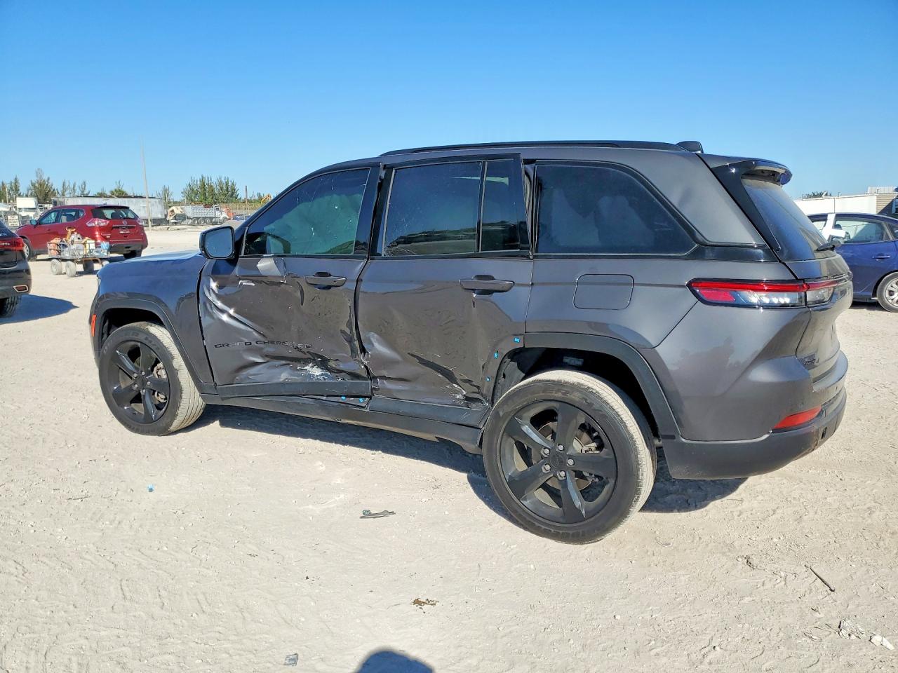 2024 JEEP GRAND CHEROKEE LAREDO photo 4