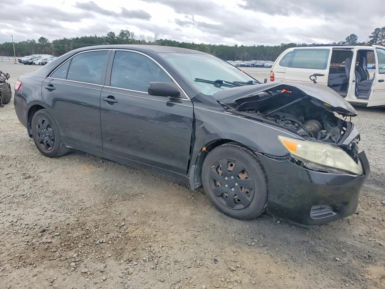 2011 TOYOTA CAMRY BASE photo 4