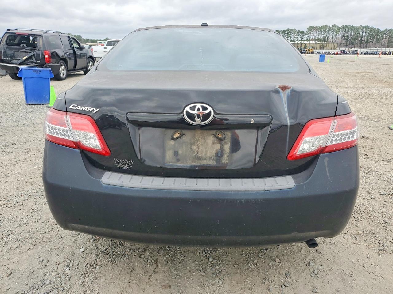 2011 TOYOTA CAMRY BASE photo 6