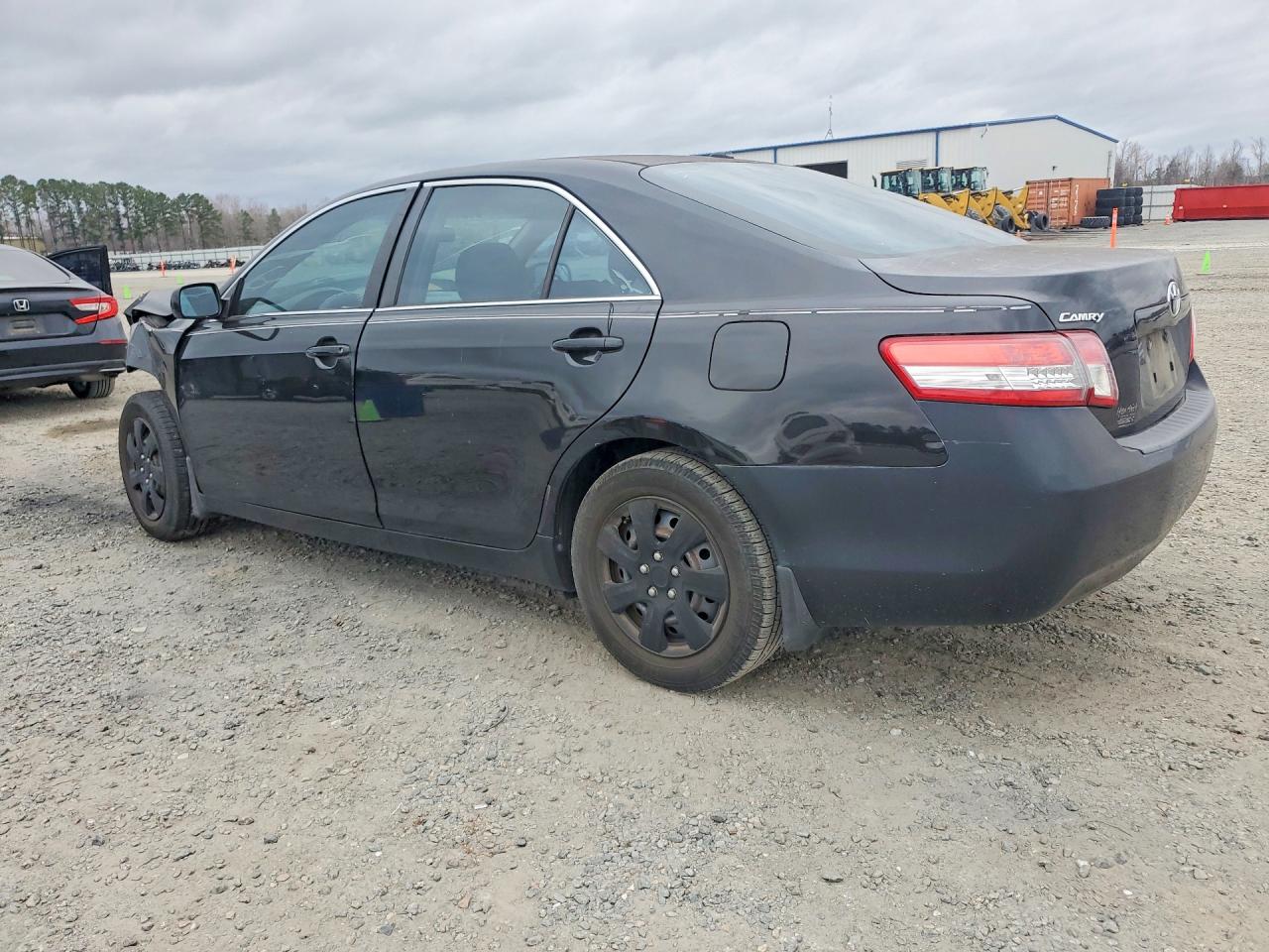 2011 TOYOTA CAMRY BASE photo 2