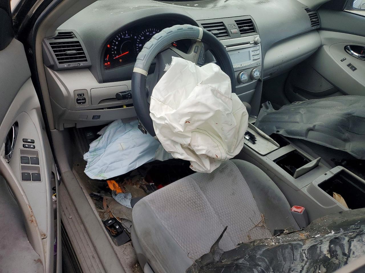 2011 TOYOTA CAMRY BASE photo 8