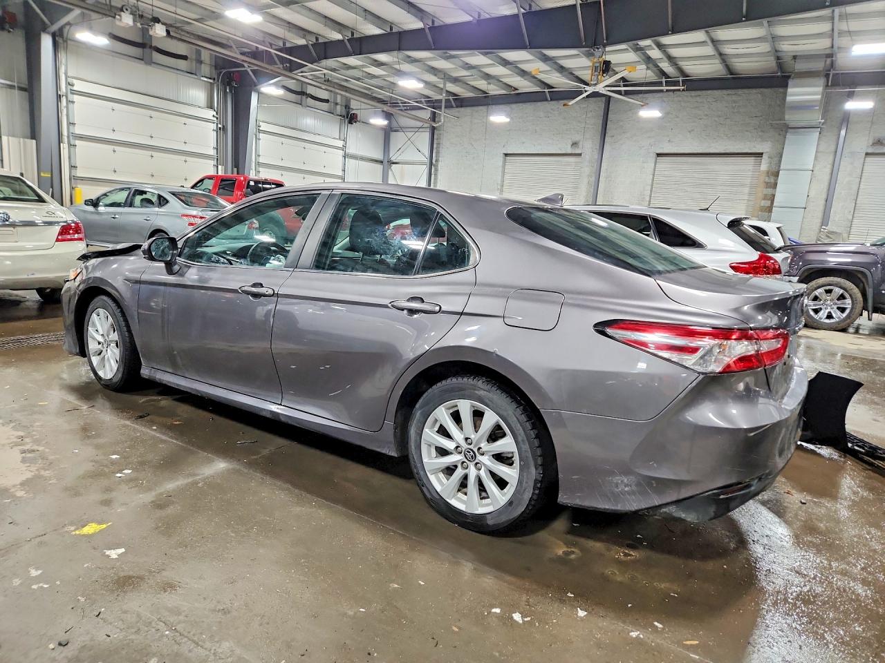 2019 TOYOTA CAMRY LE photo 2