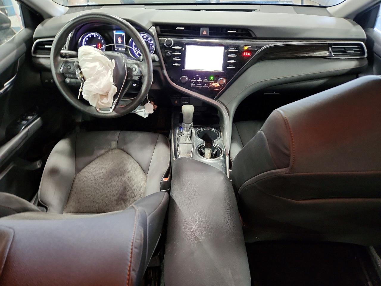 2019 TOYOTA CAMRY LE photo 8