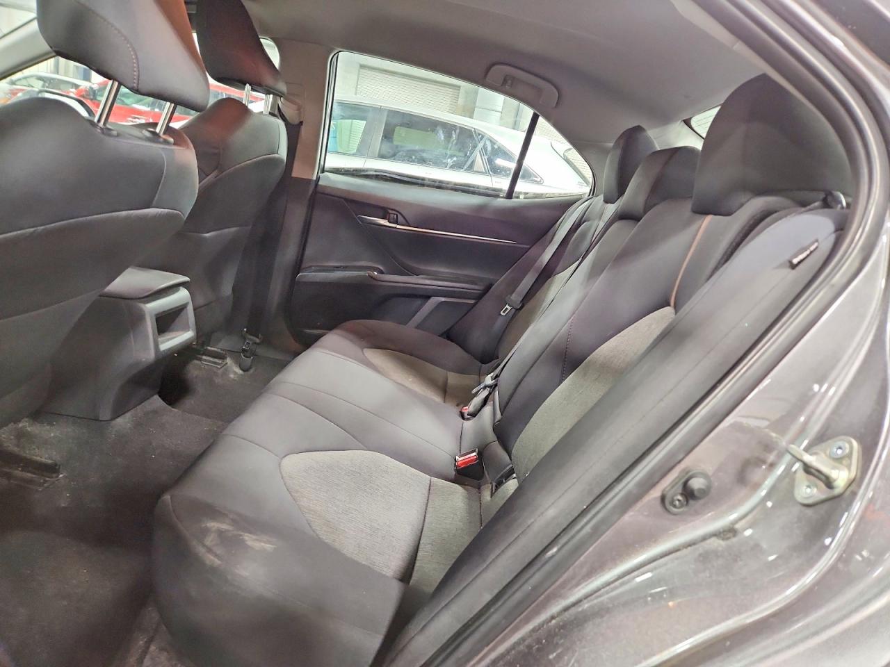 2019 TOYOTA CAMRY LE photo 10
