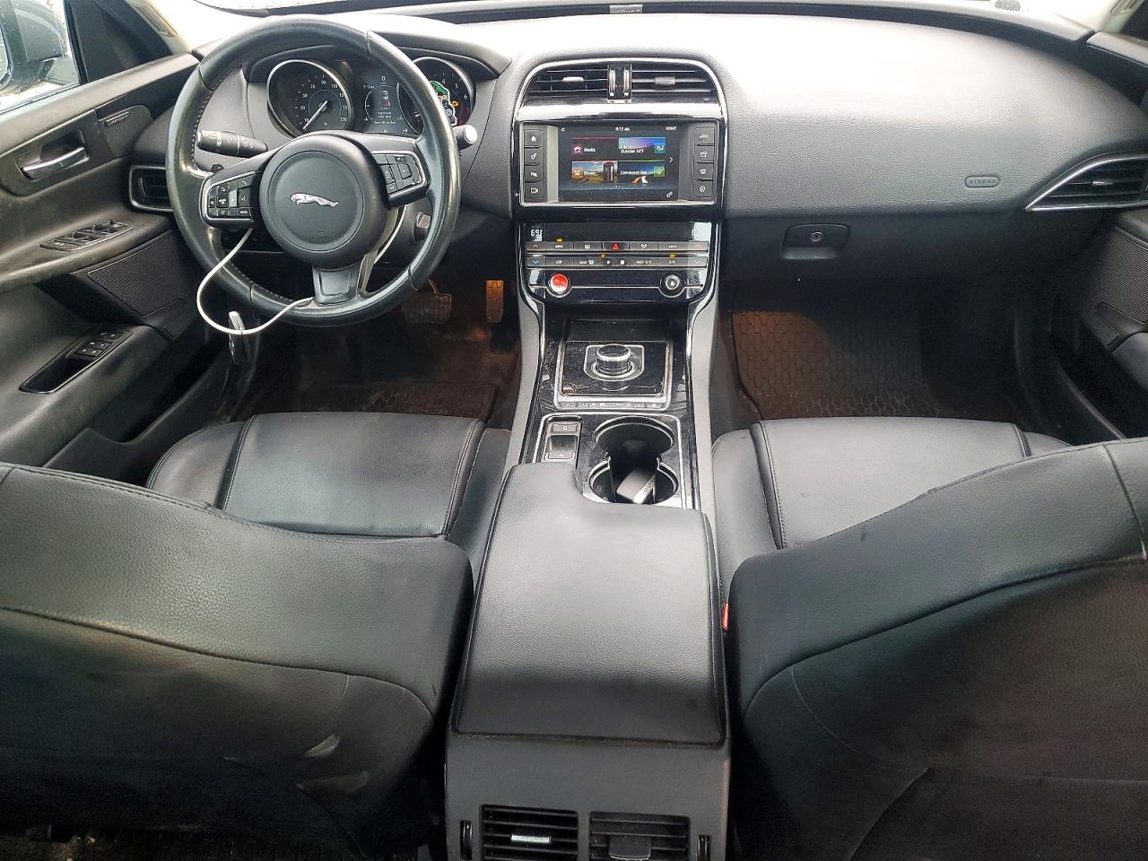 2017 JAGUAR XE PREMIUM photo 22